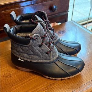 Skechers Womens Black and Gray Quilted Boots